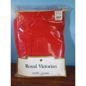 1991 Vintage Royal Victorian 60 × 84 Oval Red Tablecloth Barwil Linens U.S.A